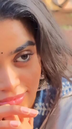 Gowri shruthi Instagram - For the love I have for this song and lyrics 🎶🥹💗✨
.
Captured by mommy🤭 @shruthi__krishnaa 
.

#oorumblood #melody #dude
#tamil #tamilsongs #foryou