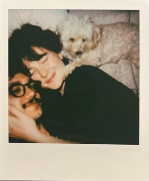 Grace Victoria Cox Instagram - My family!!! (  Howard   the kitties of course) 🫶❤️🐶🐱🦎