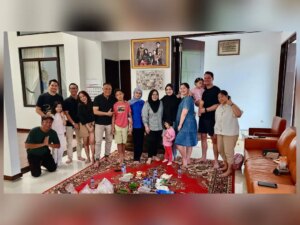 Gracia Indri Instagram - Kesayangan yang wajib di datengin
.
Makasih pak bos @bemby_putuanda , bunda @lia.putuanda sayang jamuannya setiap pulang ke Indonesia..
Perut kenyang, happy ketawa2, kangen2an
Berkah selalu