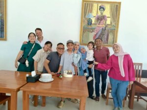Gracia Indri Instagram - Kesayangan yang wajib di datengin
.
Makasih pak bos @bemby_putuanda , bunda @lia.putuanda sayang jamuannya setiap pulang ke Indonesia..
Perut kenyang, happy ketawa2, kangen2an
Berkah selalu