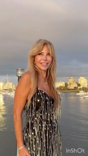 Graciela Alfano Instagram - ❤️Agradezco hoy a mi corazón el haber latido tan fuerte cuando la emoción era enorme y cuando el dolor insostenible. Y si hoy puedo decir “un año más” es porque decidiste seguir latiendo. Sos mi única brújula y haciéndote caso nunca la pifié. Gracias, gracias, gracias.❤️
Comparto esto con Uds mis corazones hermosos que laten fuerte!
Los amo y bendigo ❤️❤️❤️❤️❤️❤️❤️❤️❤️❤️❤️❤️
@mono.fuk. @dolcegabbana
@tiffanyandco @diorbeauty @kerastase_official
Estilismo: @cristianreystyle @capozzolojime
@oscarmuletok
#fashion #travel #boat #birthday