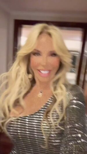Graciela Alfano Instagram - #barbie
Barbie es una fantasía.
Tanto si es rubia, blanca y talla xxxxs o pelirroja, asiática y talla xxxxl.
Siempre será una fantasía.
El problema es confundir la realidad con la fantasía.
A festejar su permanencia generando fantasías!
❤️🩷♥️❤️🩷♥️❤️🩷♥️❤️🩷♥️❤️🩷♥️❤️🩷♥️❤️
@ysl @sergiorossi