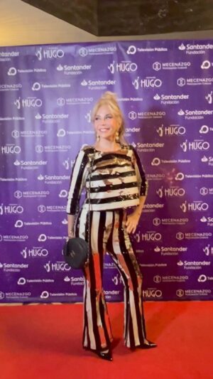 Graciela Alfano Instagram - ✨⭐️Lindisima noche #premioshugo !
Un placer pisar este escenario con la misma emoción de un debut y la alegría de entregar estos premios a nuestros talentos .✨⭐️
Gracias @rickypashkus !🩷
Comparto mi alegría con Uds y los bendigo❤️❤️❤️❤️❤️
@tpagencia @tpashkus
@w.ivana.ok @ysl @chanelofficial
