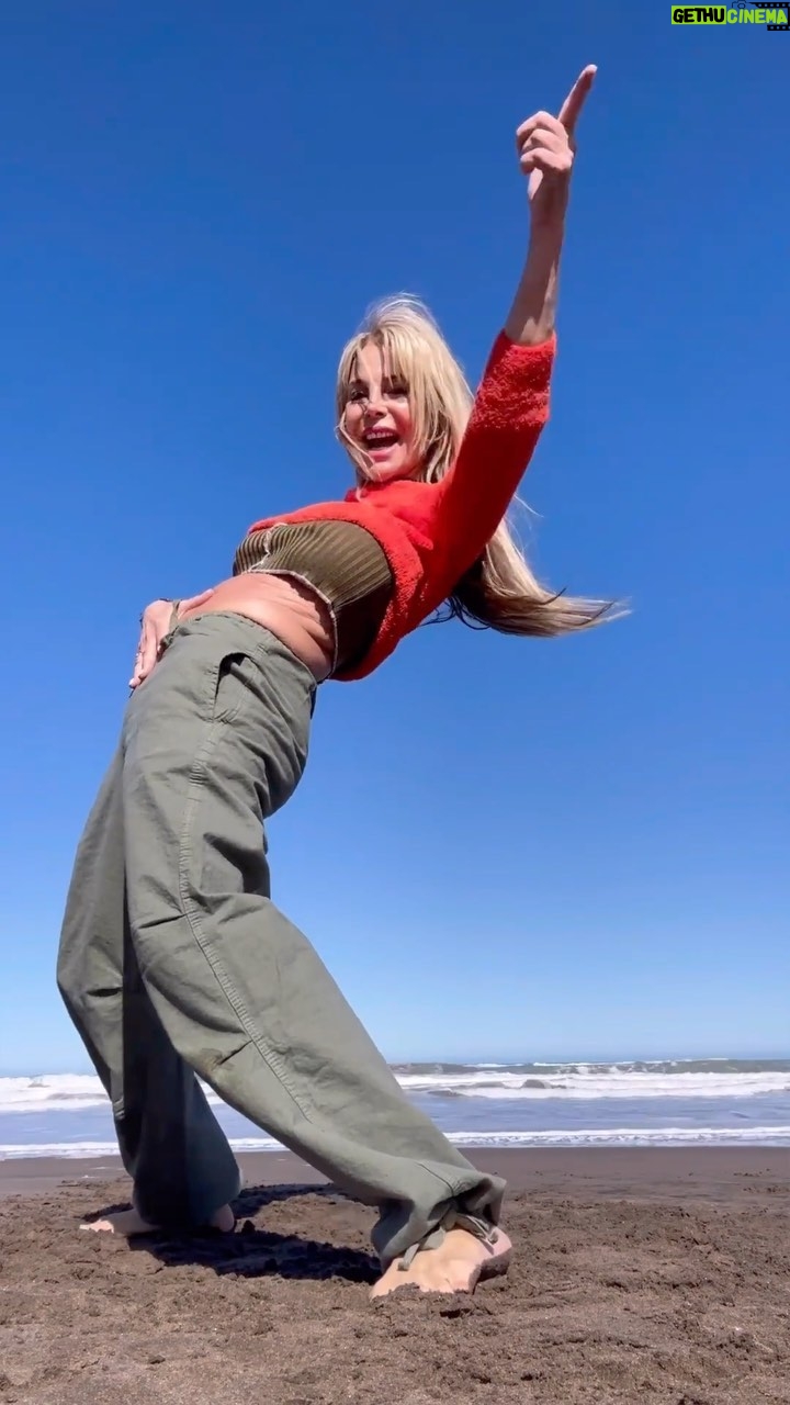 Graciela Alfano - 68.8K Likes - Todavía no probaron?
No importa lo que esté pasando, prueben bailar al ritmo de sus corazones y eleven su energía al máximo.
Nada es tan importante como estar vivos u celebrarlo!
Los quiero, los bendigo y les mando esta energía !#🌊🌊🌊 ❤️❤️❤️❤️❤️🩷💪🩷🩷💪❤️❤️❤️❤️💪❤️❤️
#challengeThursday