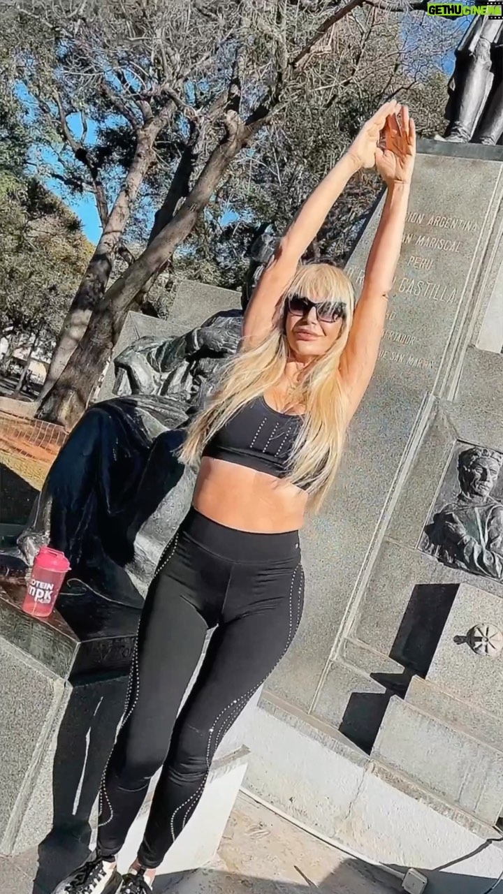 Graciela Alfano - 31.9K Likes - 👟Estirar cada mañana hasta atravesar el cielo y derribar los límites para crecer cada día más!
Sólo dejamos de crecer cuando nos vamos.
No olvidemos de mantener una dieta saludable, con complementos y movernos de acuerdo con nuestros cuerpos, dándolo todo y más!
Los bendigo❤️
#iconoalfano #instagramreels #gymmotivation #motivation #algoritmo #motivationalquotes #celebrity #fitness #fitnesslifestyle #heslth #healthylifestyle