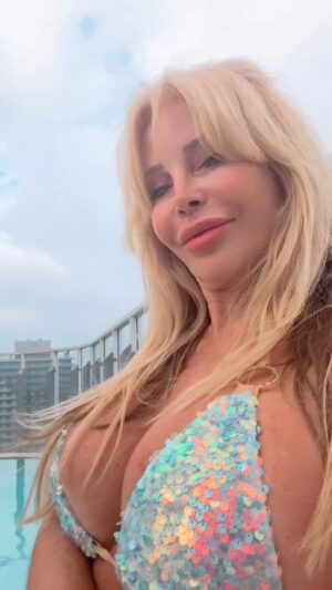 Graciela Alfano Instagram - 🩷Comparto estás increíbles imágenes desde la pileta del hotel! El Río Paraná en todo su esplendor y las alturas donde nos sentimos pájaros listos para volar!
Terraza, terraza, no se olviden jamás!
Los amo y bendigo desde mi corazón!!🩷🩷🩷🩷🩷🩷🩷🩷🩷🩷🩷🩷🩷🩷🩷🩷🩷🩷🩷🩷🩷🩷🩷
Estilismo: @capozzolojime @cristianreystyle @oscarmuletok @beachbunnyswimwear
#travelphotography
#travel #rosario #fashion #pool #roof #parati