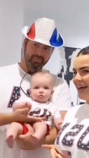 Grecia Colmenares Instagram - Grecia Colmenares  @thepelegrifamily  @momsandmiami i Mi Family ❤️❤️💙 #Actriz #MiPaz Dios #MiVida  @gianfranco.pelegri.colmenares ❤️❤️❤️❤️❤️❤️❤️ 6 Meses #MiRey 💙 💝💙#MiAmor Mi Hijo Gianfranco  #MiPrincesa @lexgoff Gracias #MioFans  Mio  Fans  Gracias Por Tanto Amor  #Vida #Vita  #MirarlaVidaConOjosDeAmor #Venezuela #Argentina #Chile #Italia #Milan #Roma #Napoli .. #España #EEUU #Miami  #Mexico #Perú #PuertoRico  #Russia #Turkey ............... #PazyAmorParaElMundo #GreciaColmenares 💛♥️💙 🤍💙🤍 ♥️💛♥️ 💚🤍♥️. 💙♥️🤍 ......@lucabrooks__  Sere Actor Como La Abuelita La Nonna  @greciacolmenares7 ? Jajajajajajaja 6 Meses  @gianfranco.pelegri.colmenares  @lexgoff 💙♥️♥️
