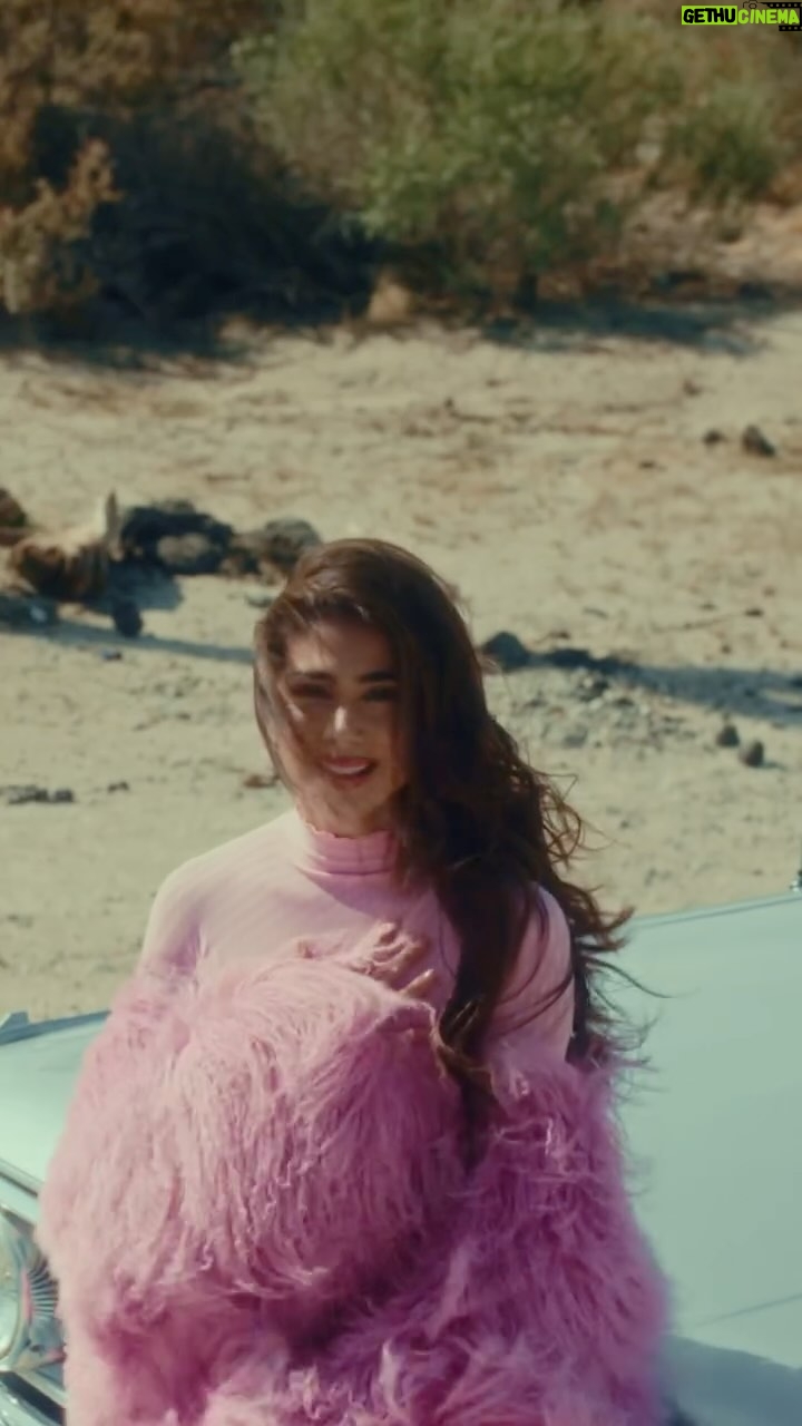 Greeicy Rendón - 418.6K Likes - Que hermoso que tengamos la fortuna de conectar con la música y que honor que a travez de ella, pueda conectar yo con ustedes ✨.
Espero les toque el alma
. 
ESTE JUEVES LA VAN A PODER ESCUCHAR COMPLETA 🦋🌸