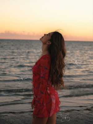 Greeicy Rendón Instagram - 🌺🦋❤️‍🩹✨🌊
