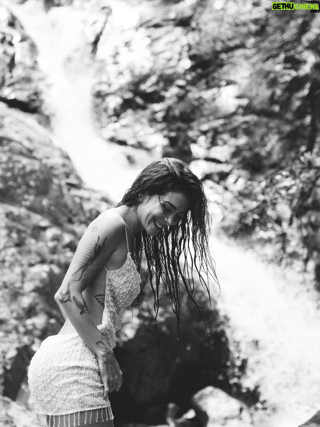 Greeicy Rendón - 344.9K Likes - A G R A D E C E R  P O R  T O D O 🦋

Por todo lo que te hace S O N R E I R. Por lo que hace tu alma F U E R T E. Por una canción que te C O N E C T A. Por la desilusión. Por algo que te rompió. Por abrí los ojos en la mañana y tener al lado alguien a quien amas. Por tu cuerpo. Por la V I D A . Por tus sueños, por cumplirlos. Por fallar, por A P R E N D E R . A G R A D E C E R  P O R  T O D O tiene una M A G Í A que te C U R A ✨🌺.

Que tengan un lindo fin de semana compañeros 🦋

📸: Gracias @capaen_ por las foticos 🤜🏼