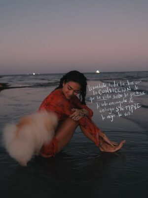 Greeicy Rendón Instagram - 🌺🦋❤️‍🩹✨🌊