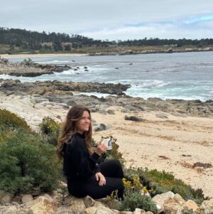 Greidys Gil Instagram - Las fotos y videos no le hacen justicia a este lugar pero aquí un poquito de su belleza!🤩🙏🏻 Los videos del final!!! ❤️😍
.
.
.
#USA #carmel #Monterrey #california #ballenas #focas #vacationmode #family #familytime #mountains #pacificocean