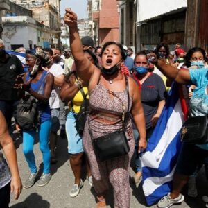 Greidys Gil Instagram - Hoy se estre el documental “Patria y Vida en USA aquí con sus creadores @yotuel @beatrizluengo !!! 
.
Hoy 11 de Julio 2021, un día que marcó la historia de Cuba, un día de esperanza para nuestro pueblo que busca liberarse de la dictadura socialista en la que vive por 66 años. 💔 Nuestro pueblo vive oprimido, sin libertad ni siquiera de expresión, bajo represion militar, hambre, miseria, exclavitud.. Libertad para #DanielFerrer #mikelosorbo y para los más de 1000 presos políticos que están siendo torturados en las cárceles! Comunistas!! Una VERGÜENZA que las organizaciones de derechos humanos del mundo sigan ciegas y en  silencio! 👎🏻 #
LIBERTAD PARA CUBA!!!! 🇨🇺🙏🏻