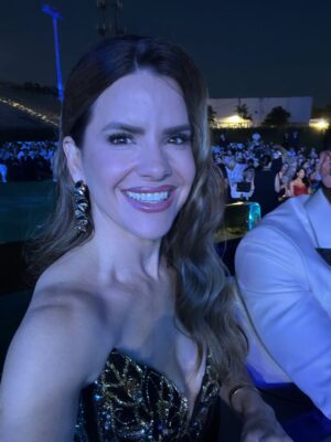 Greidys Gil Instagram - Que lindo sería poder tener el @missuniversecuba algún día en nuestra tierra LIBRE! 🇨🇺🙏🏻 Agradecida con la organización a y contigo @princejuliocesar por la invitación una vez más a ser parte del jurado!  Mi mamá y yo nos disfrutamos el show y la noche. A mi #Glamteam 👏🏻👏🏻👏🏻 por dejarme así, amé este look!!!! Te gustó? 
.
Hair & Makeup: @danilomua 
Style: @memomusicve 
Vestuario: @bridalboutiquebybarbara__