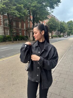 Gunjan Kunwar Instagram - Tu hai jahaan, Maine wahan hona hai , pahuch hai jaana wahin🩶

Comment PP for outfit 🔗 

#newpost #gunjankunwar #pahadi #instagram #instalike #fyp #explore #unitedkingdom #cardiff #denim #winter