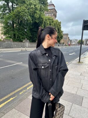 Gunjan Kunwar Instagram - Tu hai jahaan, Maine wahan hona hai , pahuch hai jaana wahin🩶
Comment PP for outfit 🔗
#newpost #gunjankunwar #pahadi #instagram #instalike #fyp #explore #unitedkingdom #cardiff #denim #winter