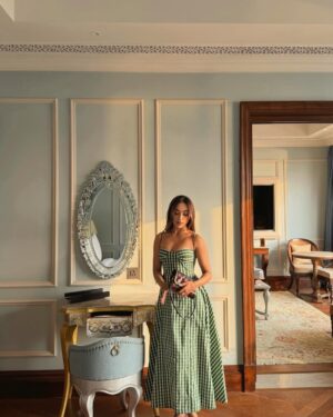 Gurleen Dahelay Instagram - a gingham affair💚
lunching at the Trellis Room @rafflesudaipur lakeshore and we were served with immaculate food and views altogether✨🦢
wearing: @truffle_india