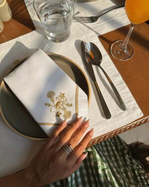 Gurleen Dahelay Instagram - a gingham affair💚
lunching at the Trellis Room @rafflesudaipur lakeshore and we were served with immaculate food and views altogether✨🦢
wearing: @truffle_india