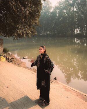 Gurleen Dahelay Instagram - god's child #13 🪯🙏🏼
Born on the 13th, labeled unlucky by the world. Little did they know, 13 isn’t unlucky, it’s sacred. Because it belongs to my Baba Nanak, and with him by my side, I’ve never walked alone♥️
celebrated today by giving, the only time i felt true happiness. So much to be thankful for, so little time🤲🏻
Happy lorhi and happy GD day✨
Wearing: @houseofkari.in