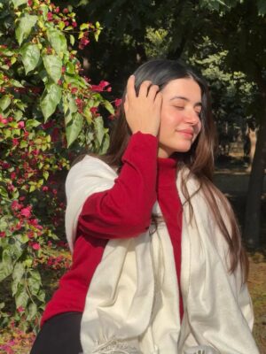 Gurnoor Kaur Instagram - Kya yeh sabko hota hai ? ♥️❄️