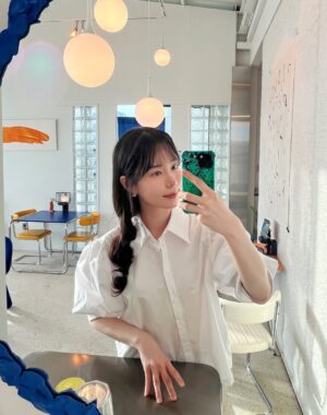 Ha Da-in Instagram - 🌕🥹 덕분에 감사한 #HBD 🎂️💌📕️♥️