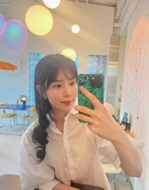Ha Da-in Instagram - 🌕🥹 덕분에 감사한 #HBD 🎂️💌📕️♥️