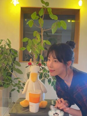 Ha Da-in Instagram - 🎁 💌 🙏🏻 __🪿☀️🧧 
 😊