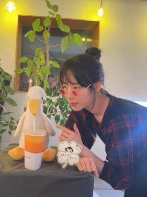 Ha Da-in Instagram - 🎁 💌 🙏🏻 __🪿☀️🧧 
 😊