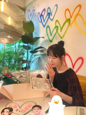 Ha Da-in Instagram - 🎁 💌 🙏🏻 __🪿☀️🧧 
 😊