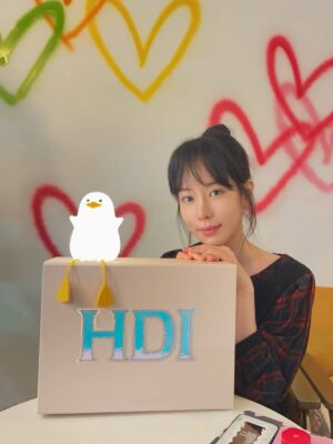 Ha Da-in Instagram - 🎁 💌 🙏🏻 __🪿☀️🧧 
 😊