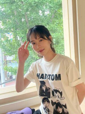 Ha Da-in Instagram - 🤍 We ♥️ 
Our T , 저도 입었어요🙏🏻