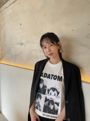 Ha Da-in Instagram - 🤍 We ♥️ 
Our T , 저도 입었어요🙏🏻