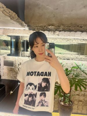 Ha Da-in Instagram - 🤍 We ♥️ 
Our T , 저도 입었어요🙏🏻
