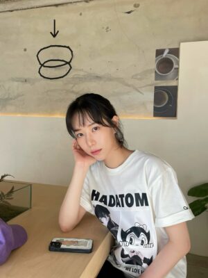 Ha Da-in Instagram - 🤍 We ♥️ 
Our T , 저도 입었어요🙏🏻