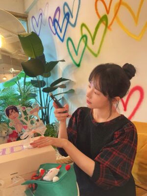 Ha Da-in Instagram - 🎁 💌 🙏🏻 __🪿☀️🧧 
 😊