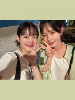 Ha Da-in Instagram - 🥂🍧여름에, 따듯한 날들🍰🐸♥️