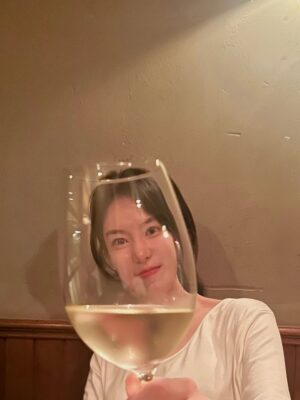 Ha Da-in Instagram - 🥂🍧여름에, 따듯한 날들🍰🐸♥️