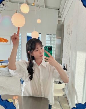 Ha Da-in Instagram - 🌕🥹 덕분에 감사한 #HBD 🎂️💌📕️♥️