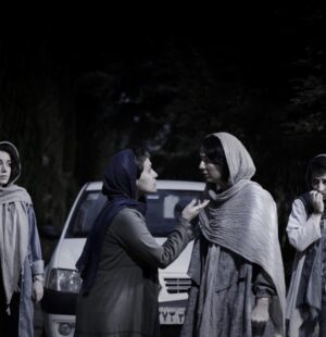 Hadis Miramini Instagram - ‏‎«نیم» 

‏‎کارگردان و تهیه‌کننده: محمد کمال‌علوی 
‏‎نویسنده: سیاوش بهادری‌راد

‏‎بازیگران: حدیث میرامینی، امینه آرانی، الهه افشاری، سعیده آجرلی و مجتبی رجبی معمار

‏‎مدیر فیلمبرداری: محمود کاملی/ مدیر صدابرداری: امیر پرتوزاده/ مدیر صداگذاری: پرویز آبنار/ مدیر چهره پردازی: امیر ترابی/ تدوین: سپهر مهدویانی/آهنگساز :امیرصدیقیان/ عکاس: حبیب مجیدی/ طراح صحنه و لباس: حمید شهرانلو/ دستیار کارگردان: دنیا چهرازی/ استوری‌برد:نوشین پاینده/ مدیر تولید: محسن کرباسیان/ مدیر تدارکات: سعید فرجی
‏‎مجریان گریم: مرضیه صدری، ساسان تبریزی‌وش/ دستیار صدا: سهیل حسین‌خانی/ دستیاران فیلمبردار: مهدی ابراهیمی، محمد مریخی، باسط احمدی، عرشیا عباسی/ رونین: عادل سجادپور

‏#shortfilm #nim 
@mohamad.kamal.alavi
‏@siavashbahadorirad 
‏@amir.torabi.makeup 
‏@amir_partozadeh 
‏@parvizabnar 
‏
‏@donya.chehrazi 
‏
‏@mojtabarajabi 
‏@hadismiramini 
‏@amineh.m.arani 
‏@elaheafshari 
‏@saiedehajorli 
‏
‏
‏@habib_majidi 
‏
‏@amirsedighian 
‏