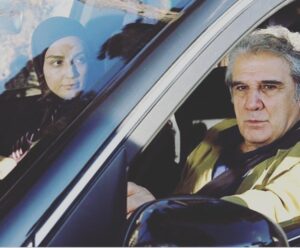 Hadis Miramini Instagram - عكس مربوط به سريالِ در جستجوى آرامش
به كارگردانىِ جنابِ سلطانىِ عزيز
به همراهِ آقاى هاشمىِ گرامى
شاه نقشى كه هنوز هم فكرش گاهى با من است...
نوشته شود باز هم از اين نقش ها 🙏🏻🙏🏻