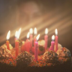 Hadis Miramini Instagram - و سالِ جديد توأم با دهه ى جديد🎊🎉🎁🎈🎂