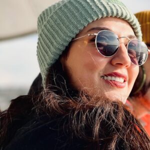 Hadis Miramini Instagram - چون حسن عاقبت نه به رندی و زاهدیست
آن به که کار خود به عنایت رها کنند