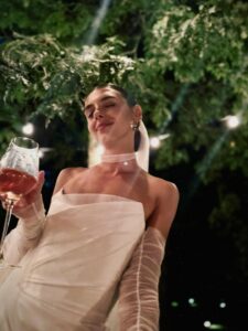 Actress Hadley Robinson HD Photos and Wallpapers September 2025