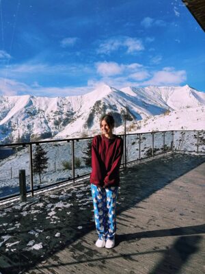 Hagar ElSarrag Instagram - @yawza.eg winter retreat ❄️🫶🏼✨ 

Felt so warm wearing @yawza.eg’s winter collection on this magical trip 🩵