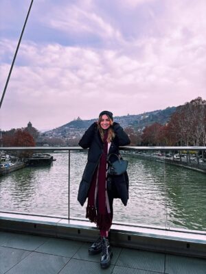 Hagar ElSarrag Instagram - @yawza.eg winter retreat ❄️🫶🏼✨ 

Felt so warm wearing @yawza.eg’s winter collection on this magical trip 🩵