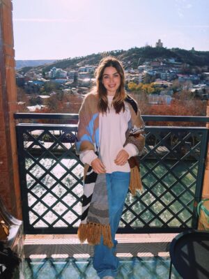 Hagar ElSarrag Instagram - @yawza.eg winter retreat ❄️🫶🏼✨ 

Felt so warm wearing @yawza.eg’s winter collection on this magical trip 🩵