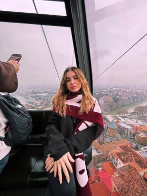 Hagar ElSarrag Instagram - @yawza.eg winter retreat ❄️🫶🏼✨ 

Felt so warm wearing @yawza.eg’s winter collection on this magical trip 🩵