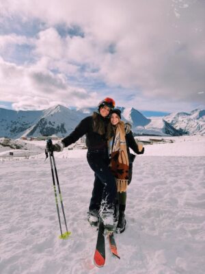 Hagar ElSarrag Instagram - @yawza.eg winter retreat ❄️🫶🏼✨ 

Felt so warm wearing @yawza.eg’s winter collection on this magical trip 🩵