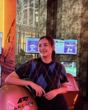 Han Thi Instagram - F1 ကားပြိုင်မောင်းခဲ့တယ်… 🏎️