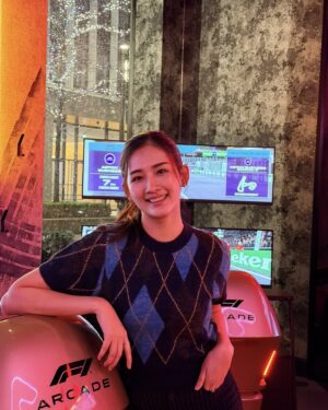 Han Thi Instagram - F1 ကားပြိုင်မောင်းခဲ့တယ်… 🏎️